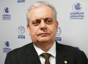 Bosco Carneiro surgiu ao lado do chefe do executivo estadual, em conteúdo publicado ontem